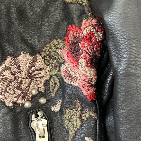 NWT BlankNYC budding romance Floral Embroidered Black moto Jacket M - Picture 12 of 14